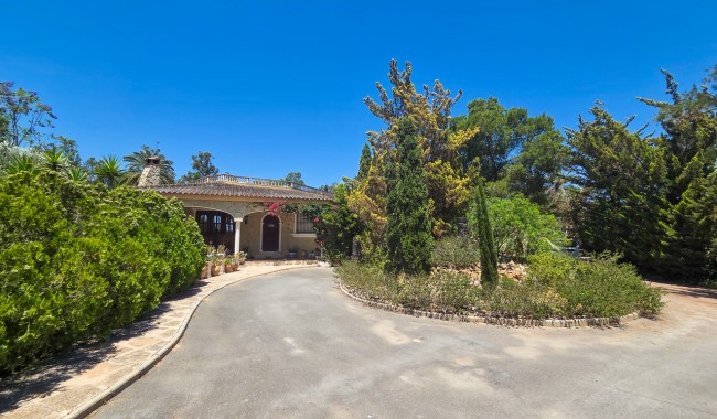 Resale - Villa - Elche