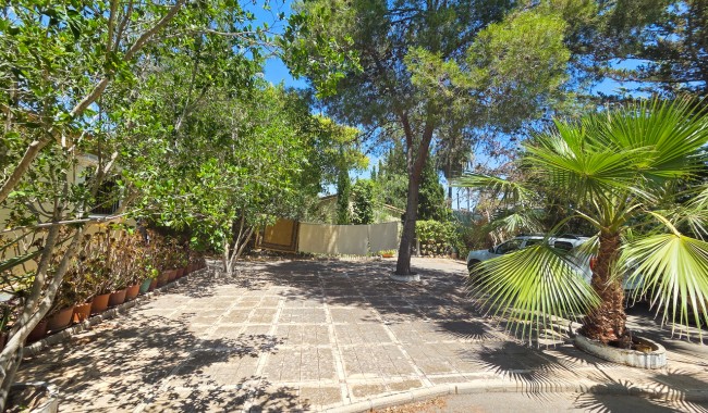Resale - Villa - Elche