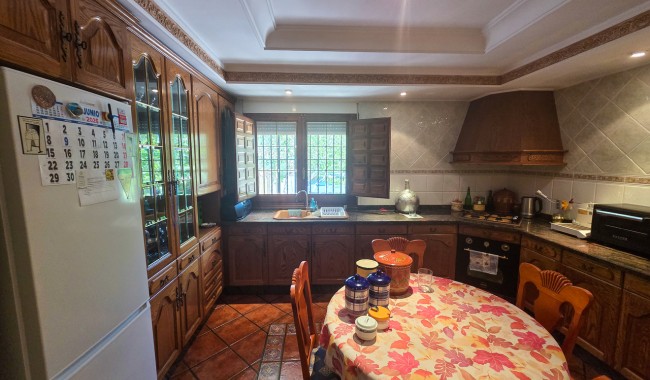 Resale - Villa - Elche