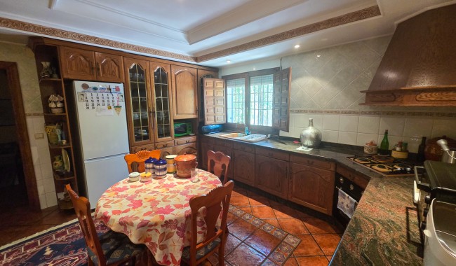 Resale - Villa - Elche