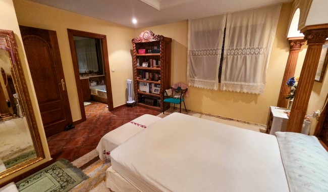 Resale - Villa - Elche