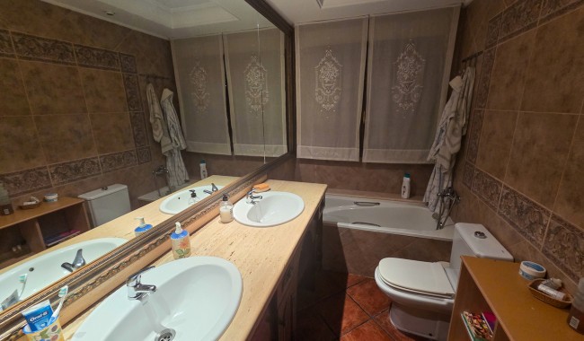 Resale - Villa - Elche