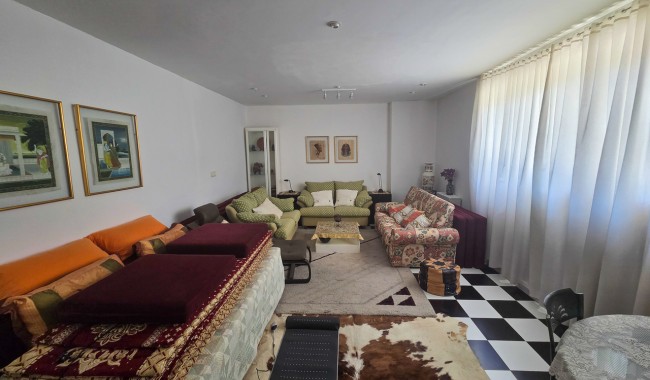 Resale - Villa - Elche