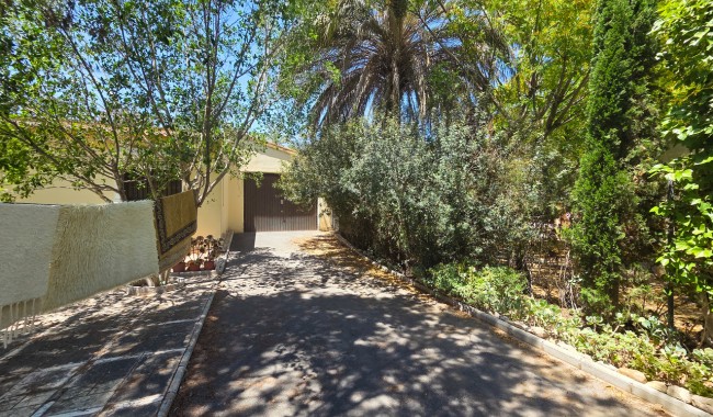 Resale - Villa - Elche