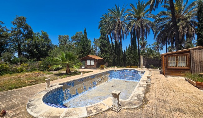 Resale - Villa - Elche