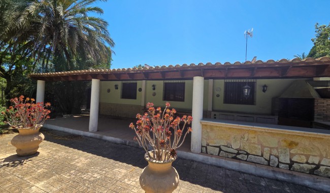Resale - Villa - Elche
