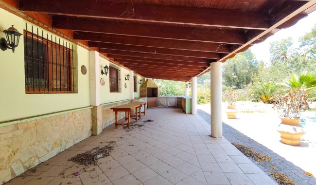 Resale - Villa - Elche
