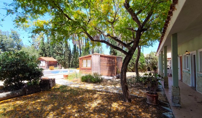 Resale - Villa - Elche
