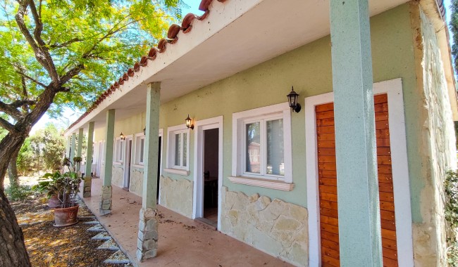 Resale - Villa - Elche
