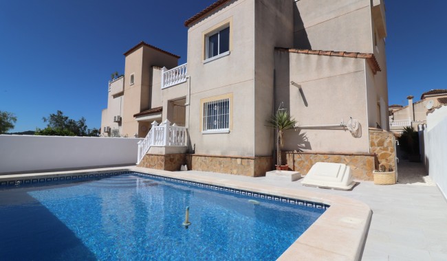 Resale - Villa - San Miguel de Salinas - Lake View Mansions