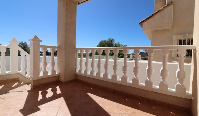 Resale - Villa - San Miguel de Salinas - Lake View Mansions