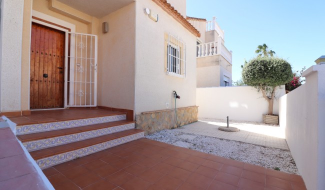 Resale - Villa - San Miguel de Salinas - Lake View Mansions