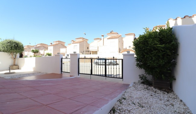 Resale - Villa - San Miguel de Salinas - Lake View Mansions