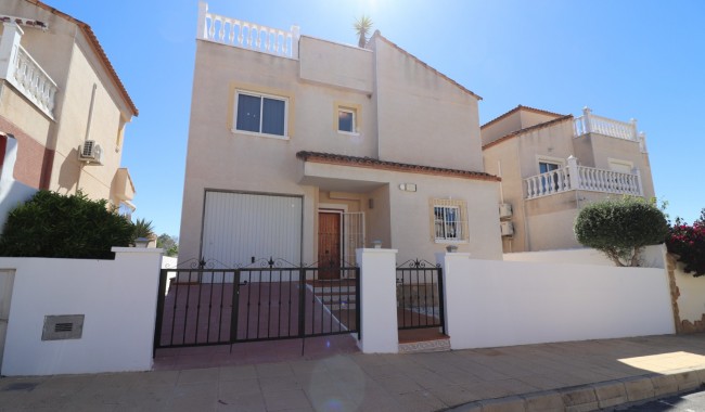 Resale - Villa - San Miguel de Salinas - Lake View Mansions