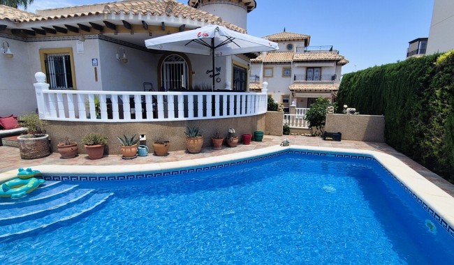 Brukt - Villa - Villamartín - Costa Blanca