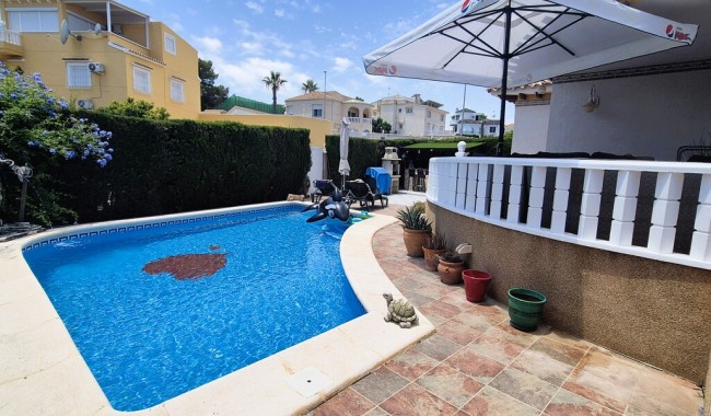 Brukt - Villa - Villamartín - Costa Blanca