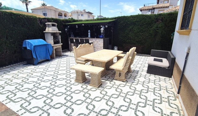 Brukt - Villa - Villamartín - Costa Blanca