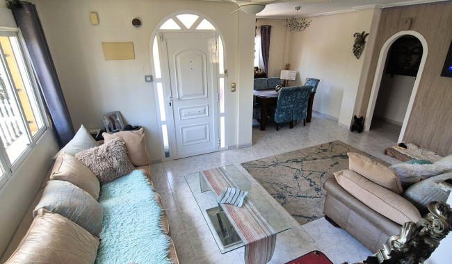 Brukt - Villa - Villamartín - Costa Blanca