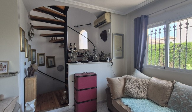 Brukt - Villa - Villamartín - Costa Blanca
