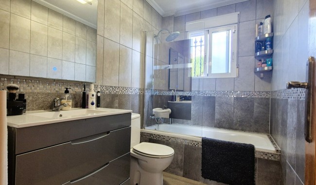 Brukt - Villa - Villamartín - Costa Blanca
