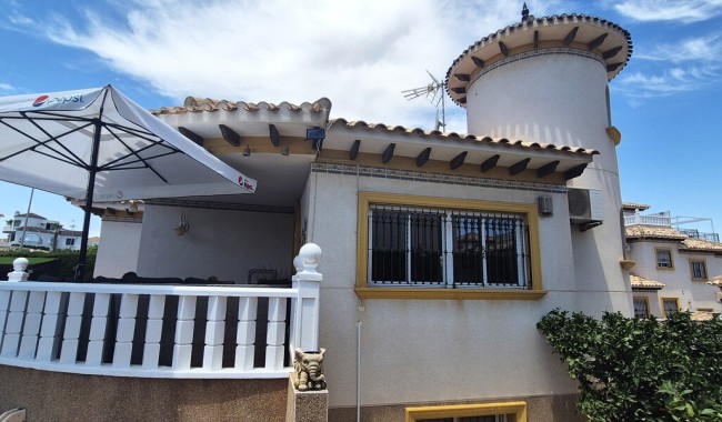 Brukt - Villa - Villamartín - Costa Blanca