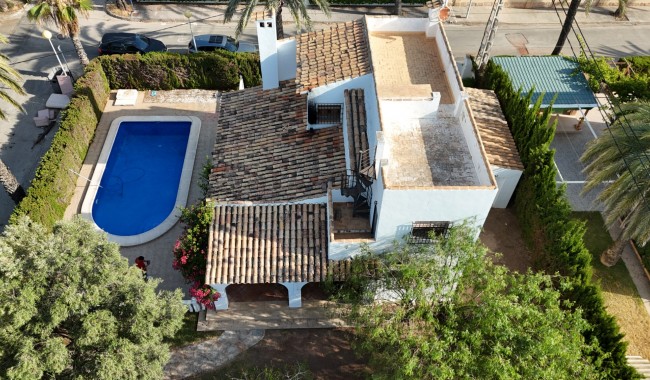 Resale - Villa - Cabo Roig