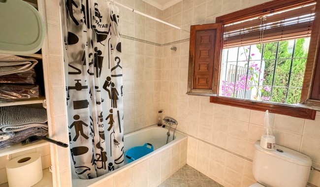 Resale - Villa - Cabo Roig