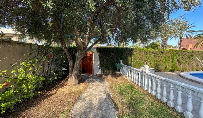 Resale - Villa - Cabo Roig