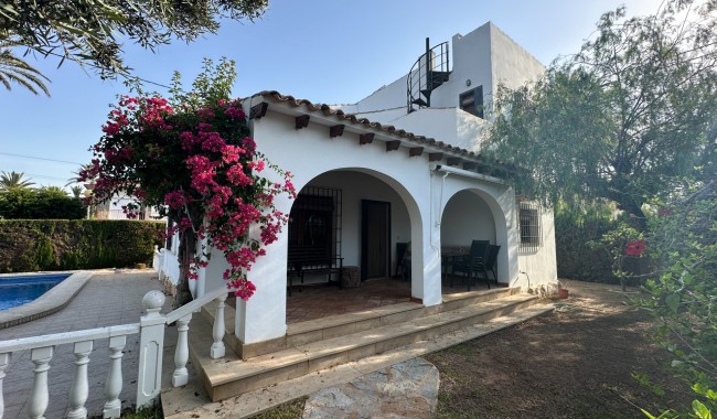 Resale - Villa - Cabo Roig