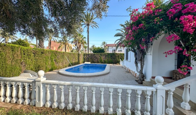 Resale - Villa - Cabo Roig