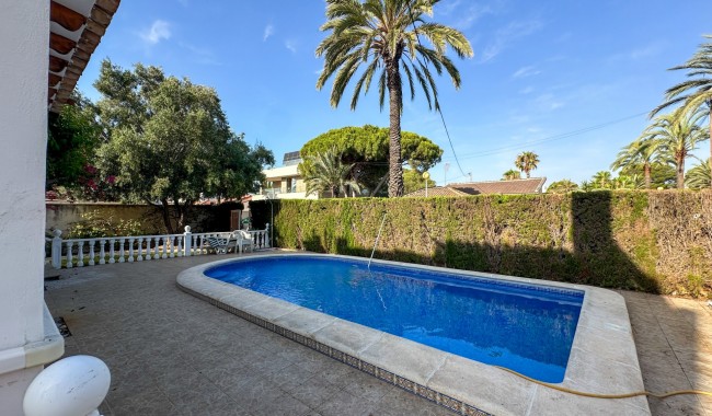 Resale - Villa - Cabo Roig