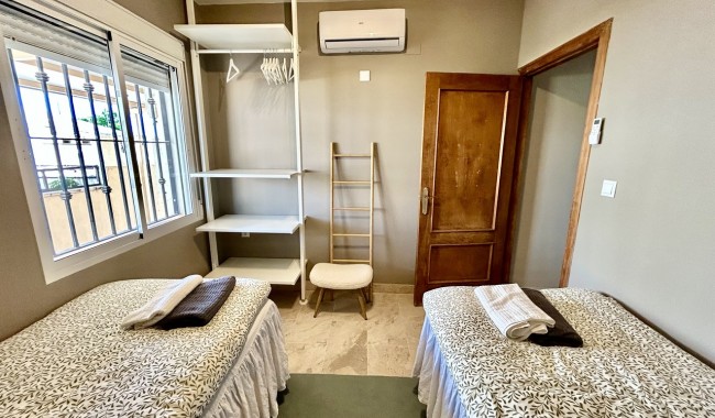 Brukt - Villa - Orihuela Costa - La Zenia