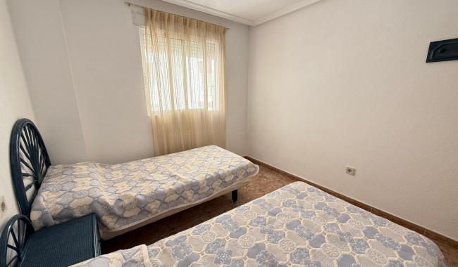 Resale - Apartment - Torrevieja - Estacion de autobuses