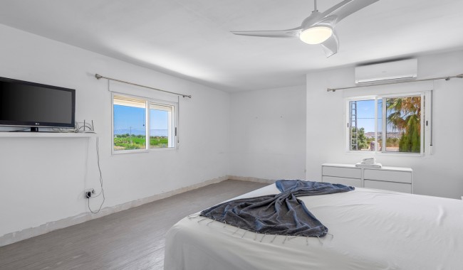Resale - Finca - Los Montesinos - La Herrada