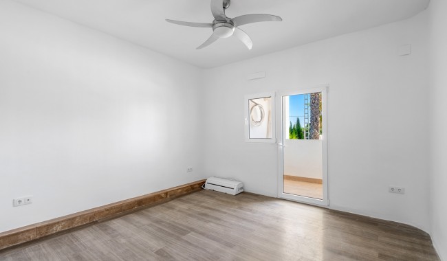 Resale - Finca - Los Montesinos - La Herrada