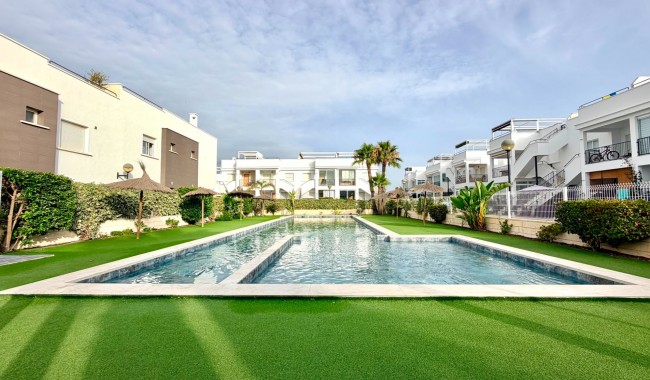 Lägenhet - Begagnad - Torrevieja - Aguas Nuevas