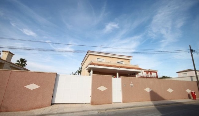 Begagnad - Villa - Torrevieja - Aguas Nuevas