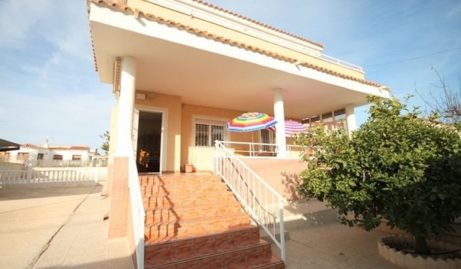 Begagnad - Villa - Torrevieja - Aguas Nuevas
