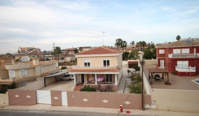 Begagnad - Villa - Torrevieja - Aguas Nuevas