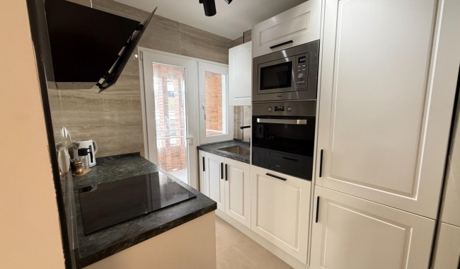 Resale - Apartment - Torrevieja - Playa del cura
