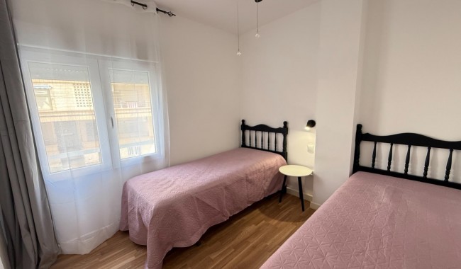 Resale - Apartment - Torrevieja - Playa del cura