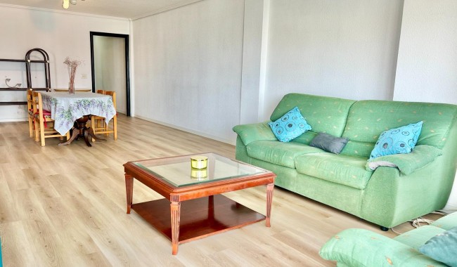 Resale - Apartment - Torrevieja - Paseo maritimo