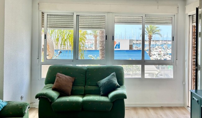 Resale - Apartment - Torrevieja - Paseo maritimo