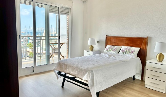 Resale - Apartment - Torrevieja - Paseo maritimo