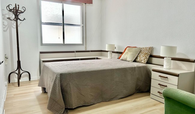 Resale - Apartment - Torrevieja - Paseo maritimo