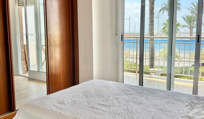Resale - Apartment - Torrevieja - Paseo maritimo