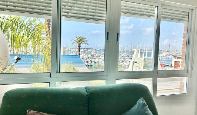 Resale - Apartment - Torrevieja - Paseo maritimo