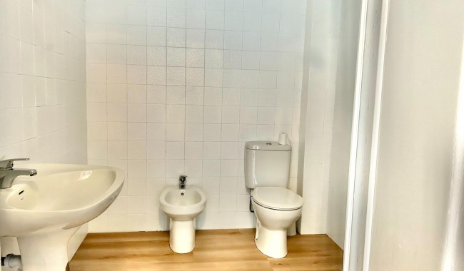 Resale - Apartment - Torrevieja - Paseo maritimo