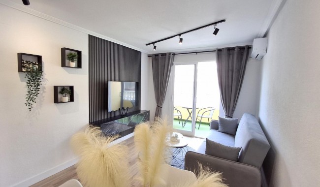 Resale - Apartment - Torrevieja - Estacion de autobuses