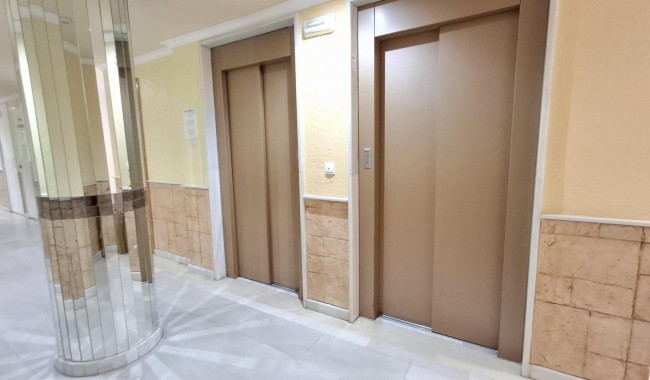 Resale - Apartment - Torrevieja - Estacion de autobuses